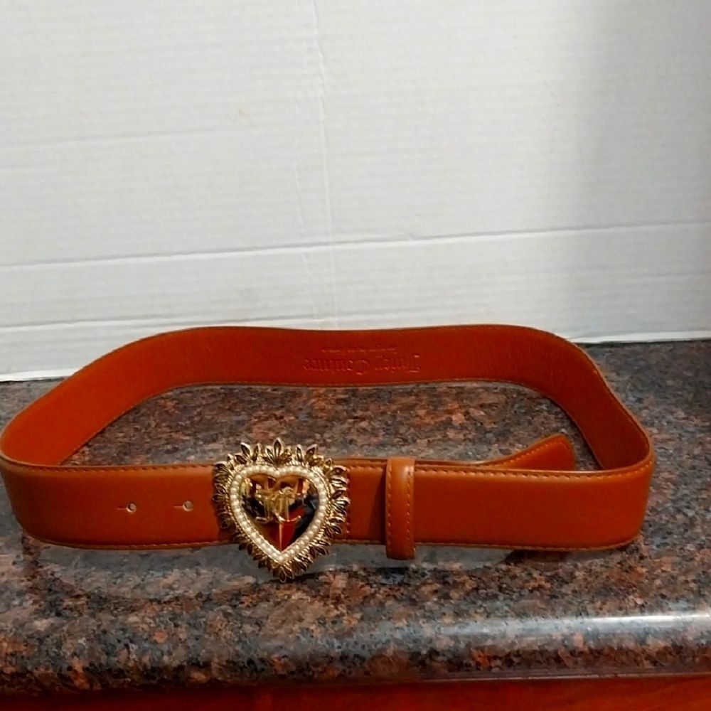 JUICY COUTURE Brown Leather Belt with Gold Heart Buckle. It Has Never Been Worn